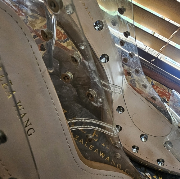 AZALEA WANG - Picture 5 of 7